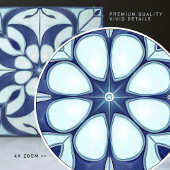 Faszinierendes Blau und Weiße Symmetrische Blüte Fliese