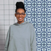 Faszinierendes Blau und Weiße Symmetrische Blüte Fliese