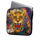 Fauchender Tiger-Nebel Laptopschutzhülle (Vorderseite Links)
