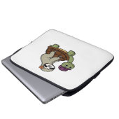 Faulenzer auf einer Schildkröte Klassischer T - Sh Laptopschutzhülle (Vorne Knopf)