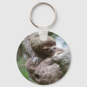 Faultier-Baby mit Mutter an einem Baum hängend Schlüsselanhänger