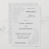 Faux Embossed White Roses Wedding Rehearsal Dinner Einladung (Vorne/Hinten)