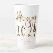 Faux Gold Script Happy 2024 New Year's Milchtasse (Vorderseite)