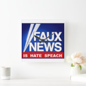 Faux News Quadratische Wanduhr (Zuhause)