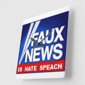 Faux News  Quadratische Wanduhr (Winkel)