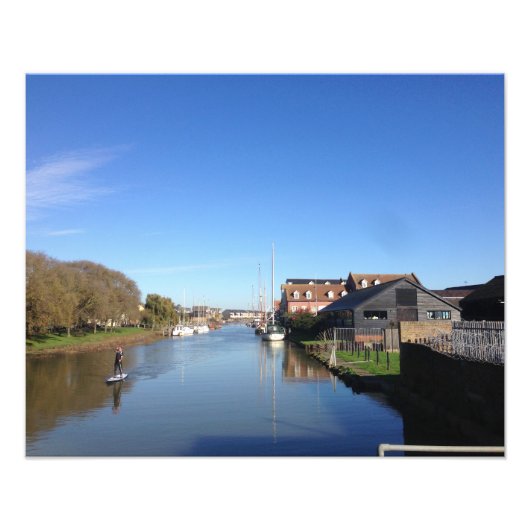Faversham Creek, England, mit Paddle Boarder Fotodruck (Vorne)