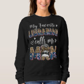 Favorite Librarian ruft Mama Leopard Messy Bun Mot Sweatshirt (Vorderseite)