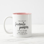 Favorite Person Custom text Moderne Funny Valentin Zweifarbige Tasse (Links)