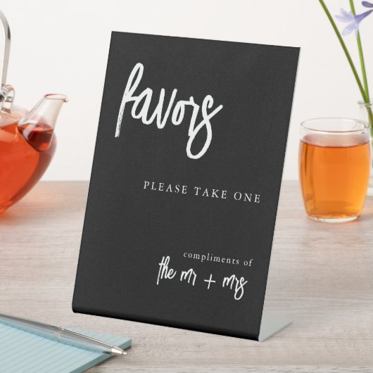 Favoriten Bitte nehmen Sie eine Schwarz-Weiß-Hochz Sockelschild (In Situ)