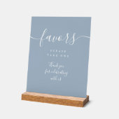 Favors Dusty Blue Elegante Modernes Skript Acrylschild (Winkel)
