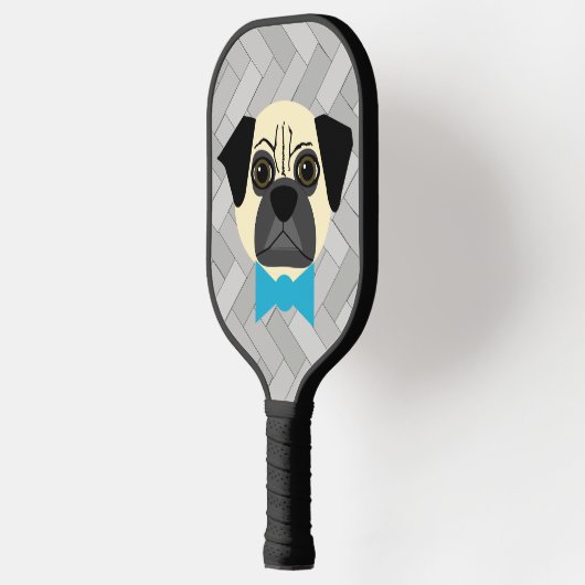 Fawn Mops mit Bowtie, Herringbone grau Pickleball Schläger (Links)