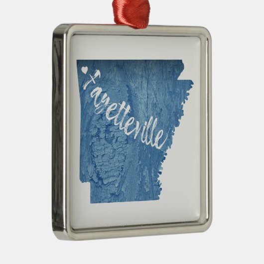 Fayetteville Arkansas Wood Grain Ornament Aus Metall (Rechts)