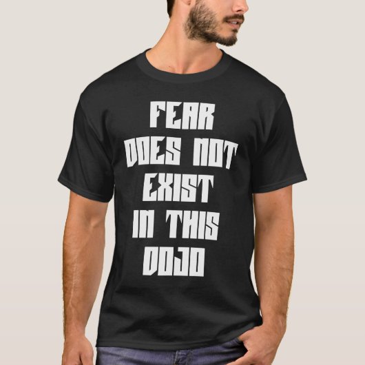 Fear Does Not Exist In This Dojo Funny Sarcastic H T-Shirt (Vorderseite)