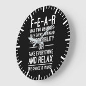 FEAR hat zwei Bedeutungen - Motivierend, lustiger Große Wanduhr (Winkel)