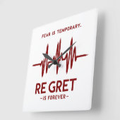 Fear is temporary regret is forever motivational quadratische wanduhr (Winkel)
