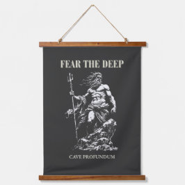 Fear the Deep – Poseidon Mythic Wandteppich Mit Holzrahmen