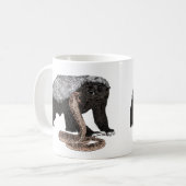 Fearless Badass Honey Badger attackiert Cobra Art Kaffeetasse (Vorderseite Links)