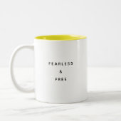 Fearless & Free Typography Modern Two-Tone Mug Zweifarbige Tasse (Links)
