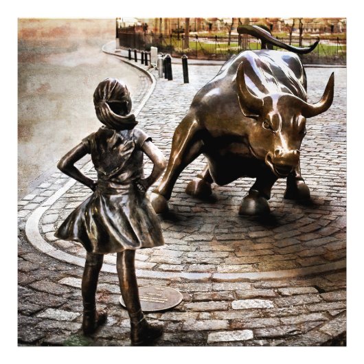 Fearless Girl steht vor Rampingbulle Fotodruck (Vorne)