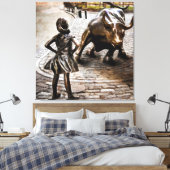 Fearless Girl steht vor Rampingbulle Leinwanddruck (Insitu (Schlafzimmer))