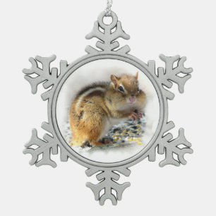 Feasting Chipmunk Schneeflocken Zinn-Ornament