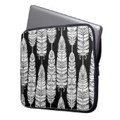 Feathboho: Schwarzweißmuster Laptopschutzhülle (Vorderseite Links)