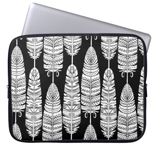 Feathboho: Schwarzweißmuster Laptopschutzhülle (Vorderseite)