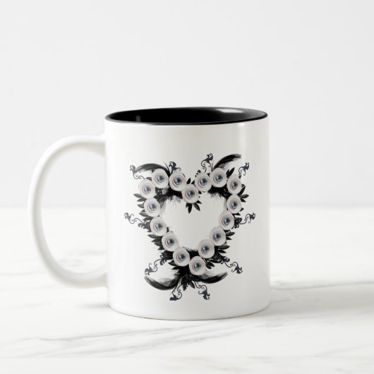 Feather and Black Pearl Heart Shape Zweifarbige Tasse (Links)