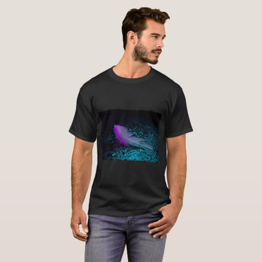 Feather Touch: Wet Nature Art Tee (Vorne ganz)