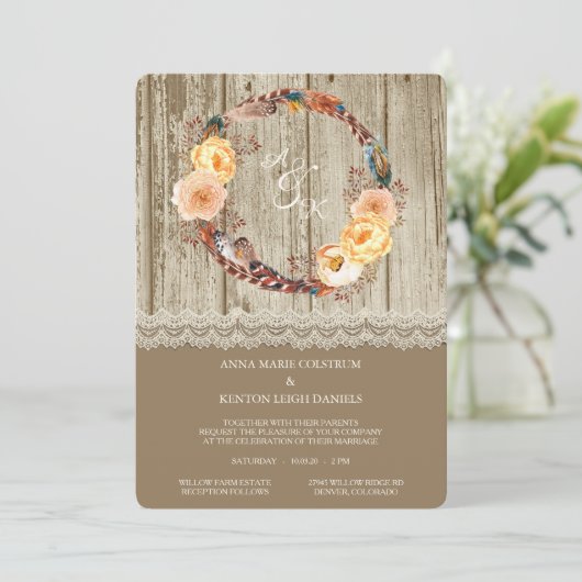 Feather Wreath Rustic Wood Wedding Einladung (Stehend Vorderseite)