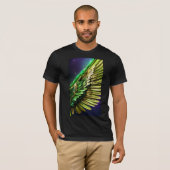 Feathered Elegance: PfauenInspiriert T - Shirt. T-Shirt (Vorne ganz)