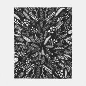Feathers and Ferns in Schwarz und Weiß Fleecedecke (Vorderseite)