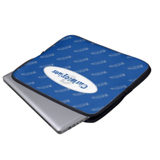 Feathers Blue White Modern Monogram Name Template Laptopschutzhülle (Vorne Knopf)