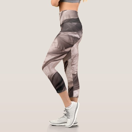 Feathers Capri Leggings (Links)