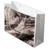 Feathers Große Geschenktüte (Vorderseite Schrägansicht)