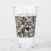 "Feathers in Focus: Ein Portrait eines weißen Hühn Glas (Rückseite)