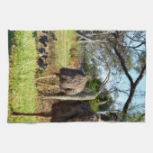 "Feathers of stolz: Emu Eltern mit ihren Chicks" Geschirrtuch (Horizontal)