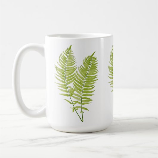 Feathery Fern auf einer klassischen Tasse (Links)