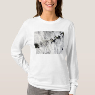 Feder von Okmok Vulkan, Aleuten T-Shirt