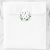 Federkranz mit Buchstaben, individuell einstellbar Runder Aufkleber (Tasche)