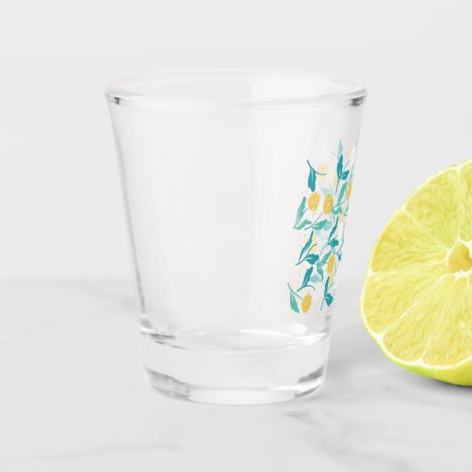 Federkronen-Blume und Blätter Design Schnapsglas (Links)