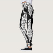 Federn Boho: Schwarz-Weiß-Muster Leggings (Links)