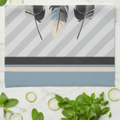 Federn in Creme, Grau und Blau Handtuch (Gefaltet)
