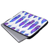 Federn mit Raumstruktur, magisches Muster. Laptopschutzhülle (Vorne Knopf)