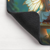 Fee im verzauberten Waldtrinkkaffee Mousepad (Ecke)