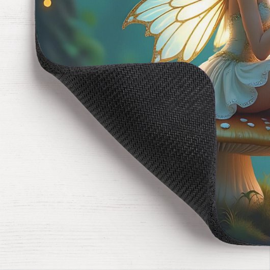 Fee im verzauberten Waldtrinkkaffee Mousepad (Ecke)