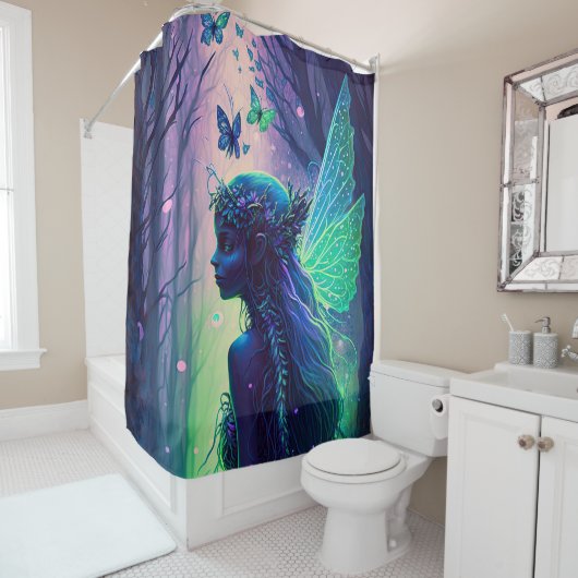 Fee in einem magischen Forest-Duschvorhang Duschvorhang (Beispiel)