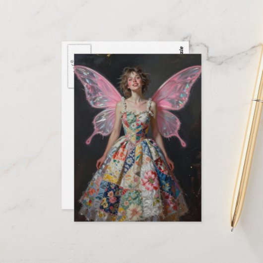 Fee in einem Patchwork-Deckchenkleid Postkarte (Vorderseite/Rückseite Beispiel)