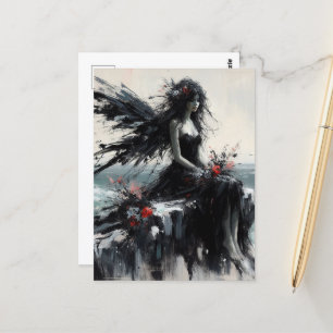 Fee in einem schwarzen Kleid, das auf einer Klippe Postkarte