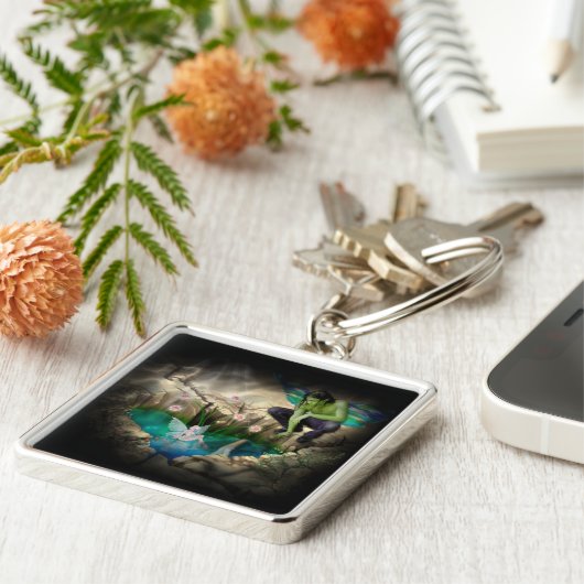 Fee in Elven Pond Vignette Schlüsselanhänger (Seite)